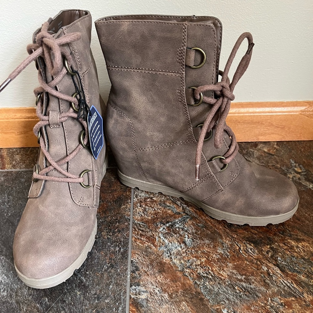 New Sonoma good for life Adelia brown wedge lace up round toe boot. Size 8.5
